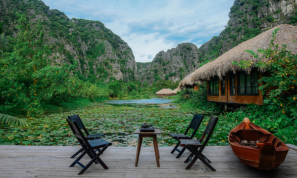 a resort by lake in Ninh Binh
