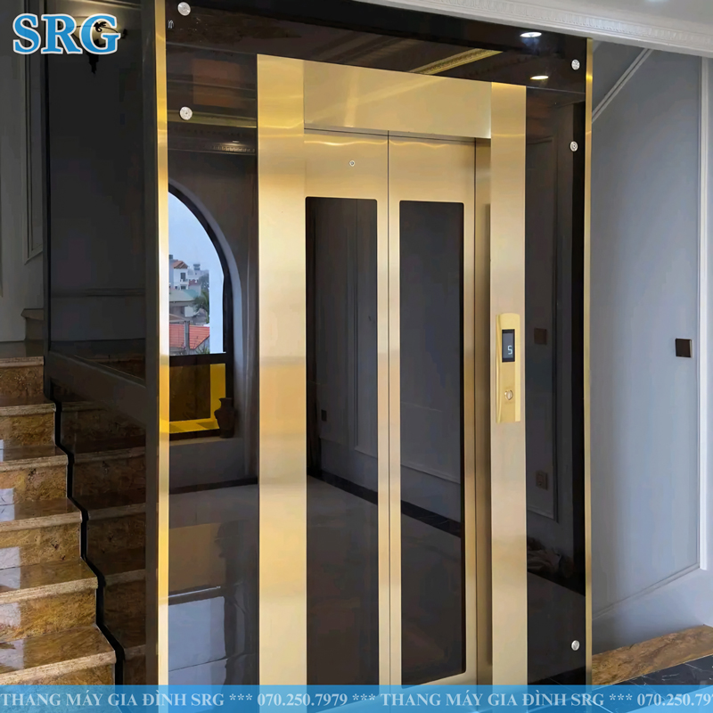 Glass elevator