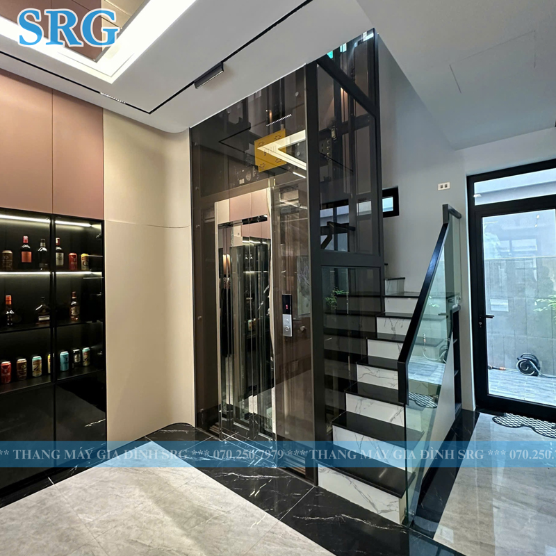 Glass elevator
