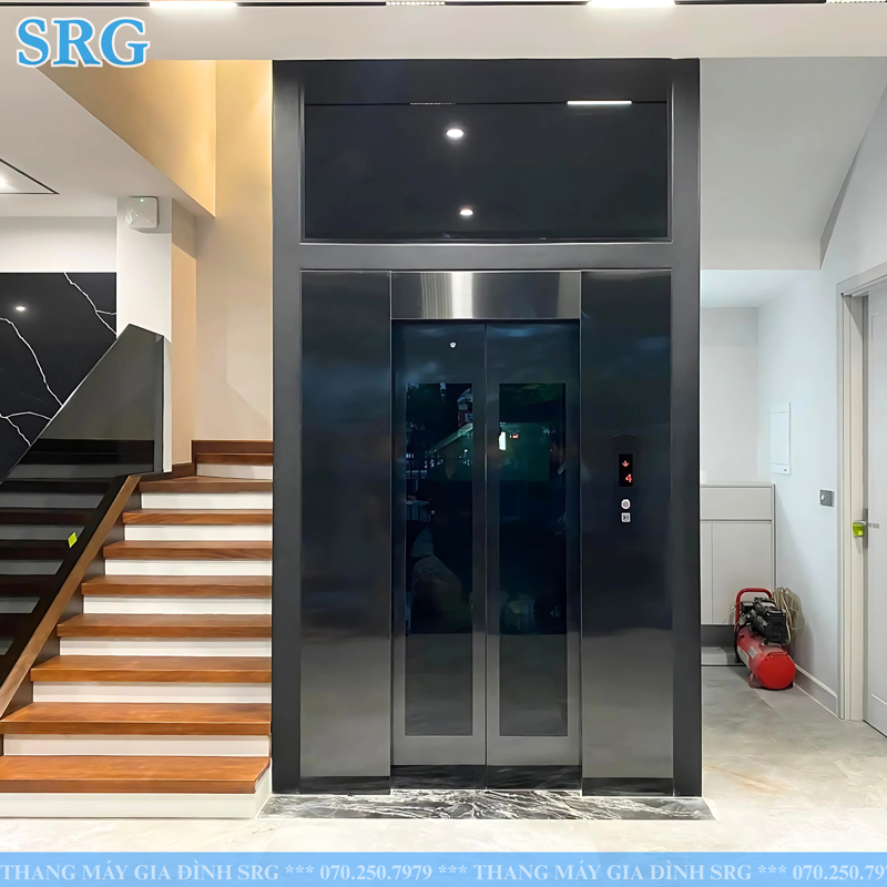 Glass elevator