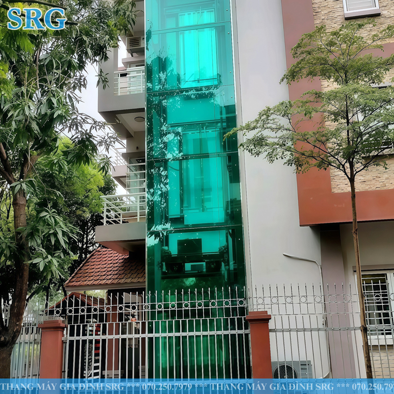 Outdoor elevator