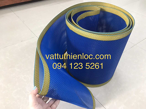 Plastic chain conveyor