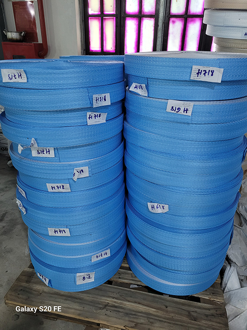Mono plastic straps