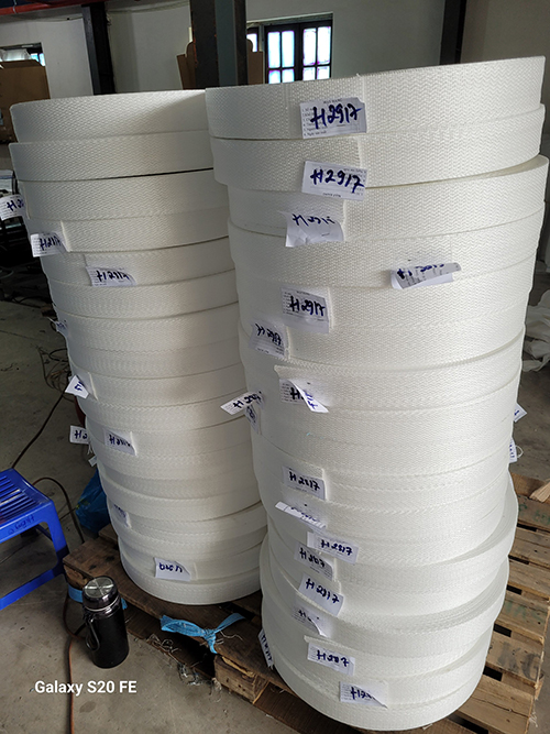 Mono plastic straps