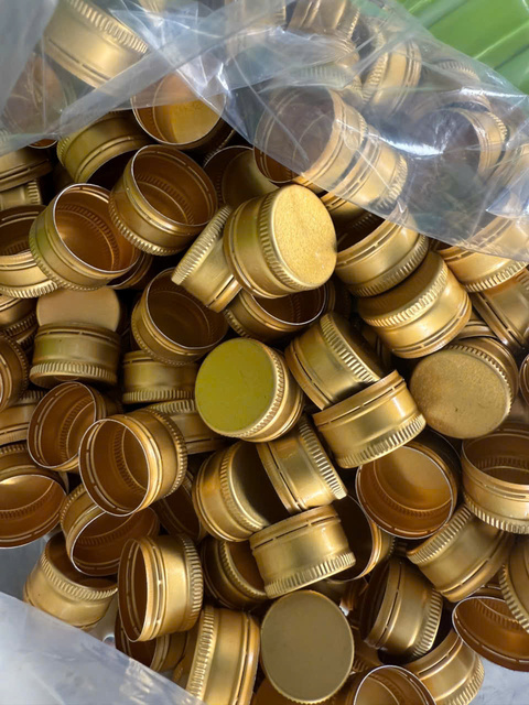 Aluminum bottle closures