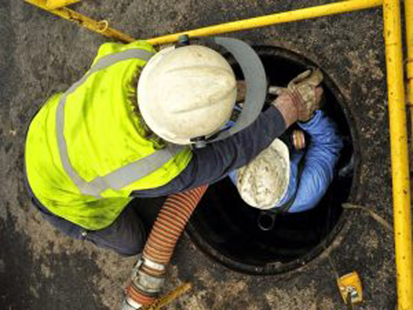 Manhole dredging