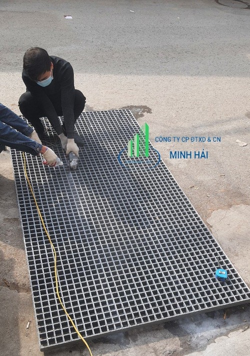 Composite manhole cover