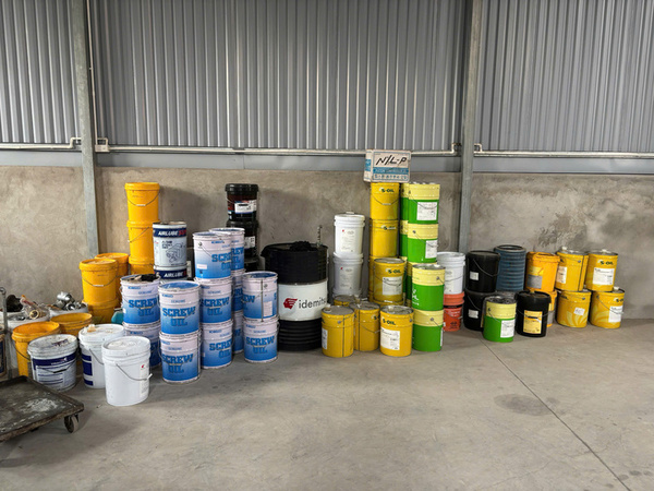 Air compressor lubricants