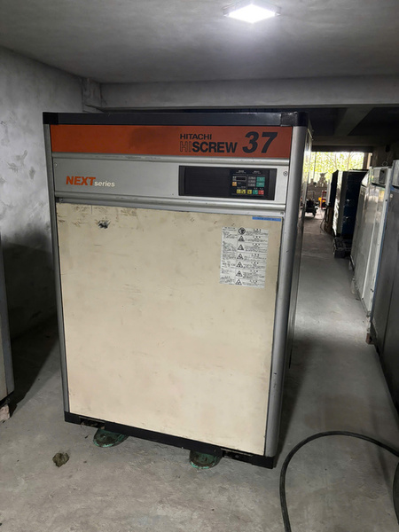 Hitachi screw air compressors