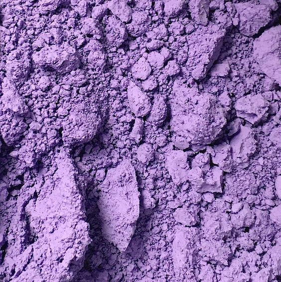 Ultramarine violet powder