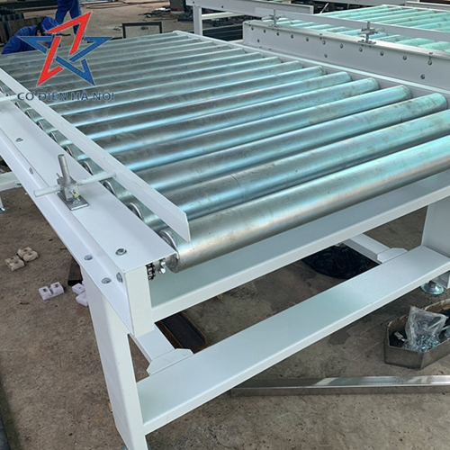 Motorized roller conveyor