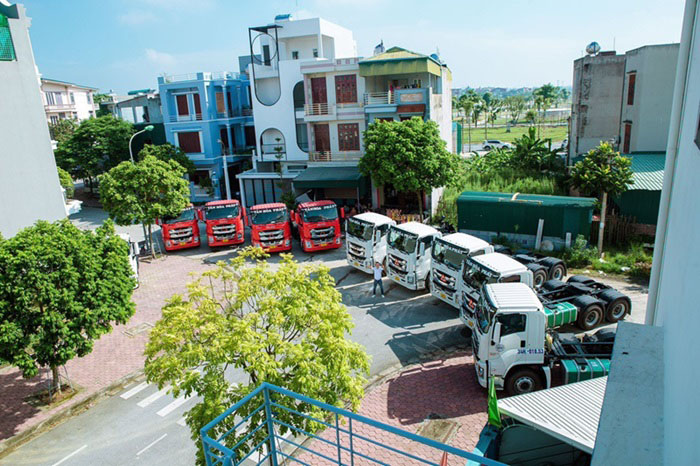 Road container transport service