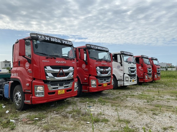 Road container transport service