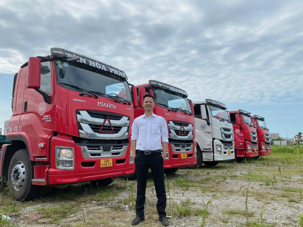 Road container transport service