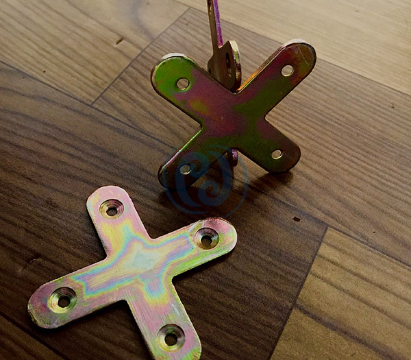 Cross corner bracket