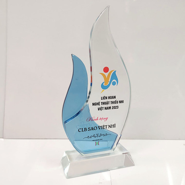 Crystal trophy