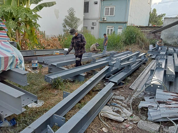 Rust-resistant paint coating for steel supports