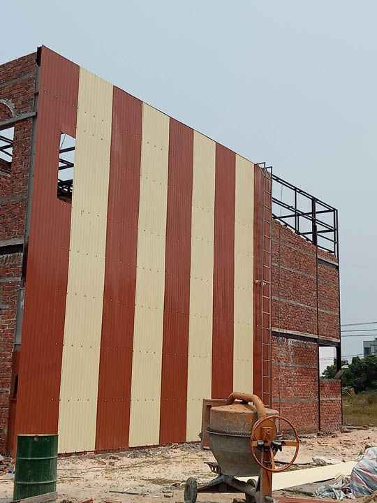 Prefabricated steel building