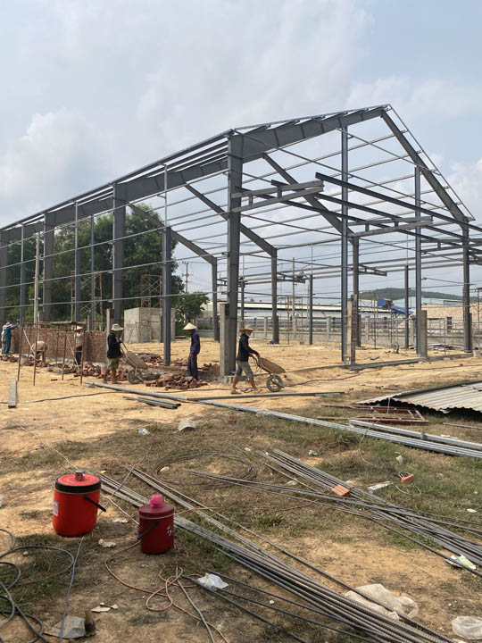 Prefabricated steel building