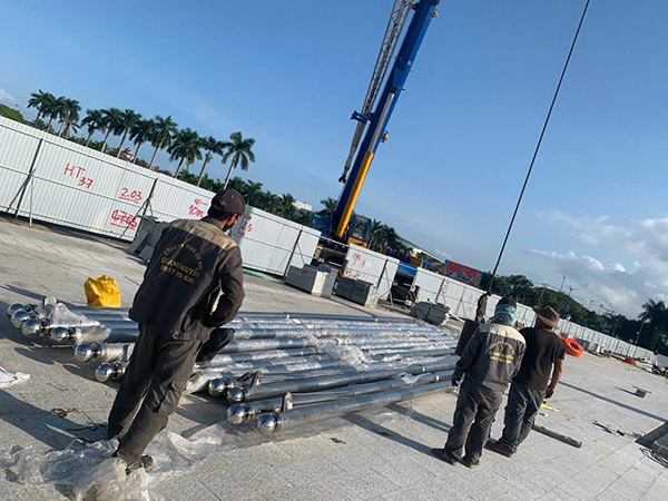 Decorative flagpole cluster construction at Da Nang intersection