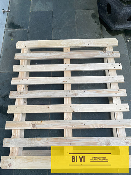 4-way wooden pallets