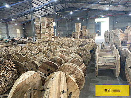 Wooden reel
