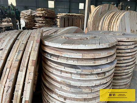 Wooden reel