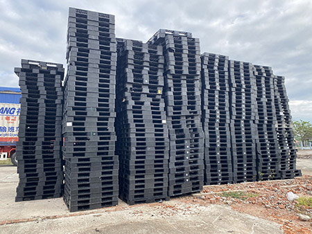 Plastic pallet