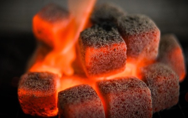 Cube coconut shell charcoal