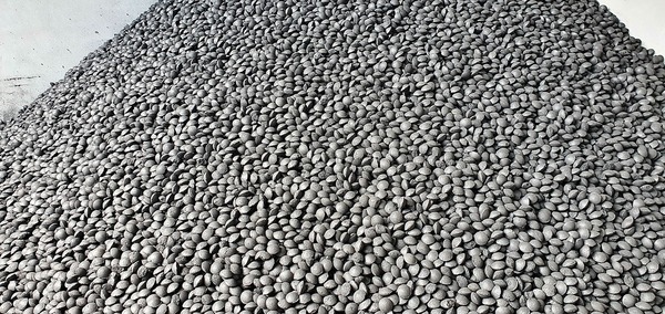 Oval coconut shell charcoal briquettes