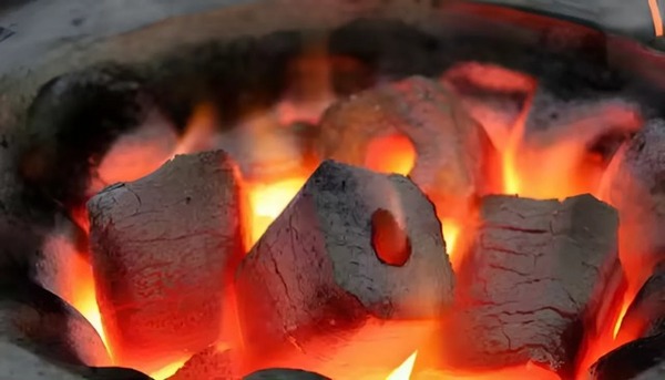 Square BBQ charcoal briquettes