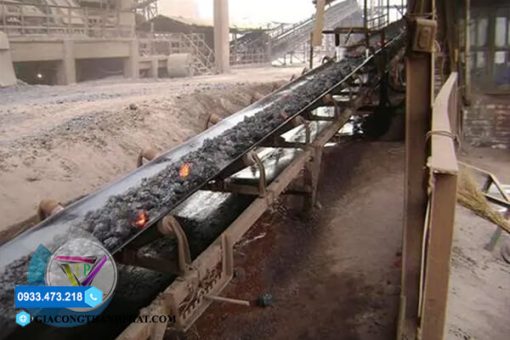 Heat-resistant rubber conveyor belt