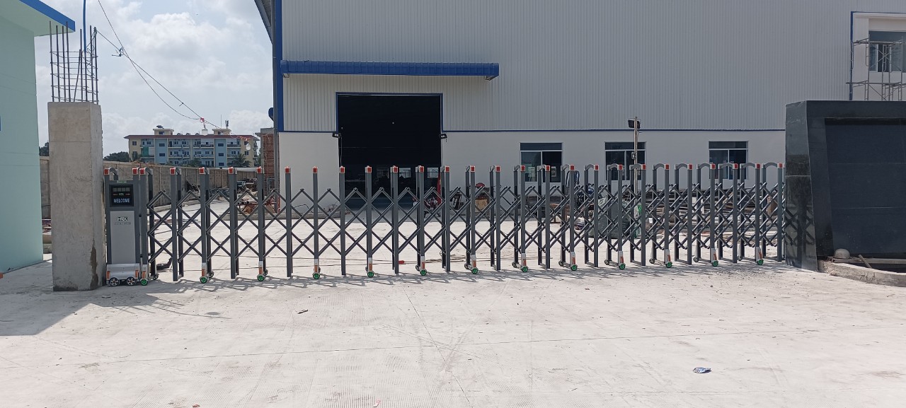 Aluminum folding gate