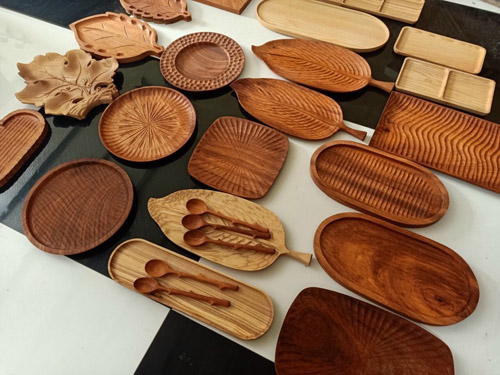 Wooden kitchenware (cutting board, bowl, tray, dish)