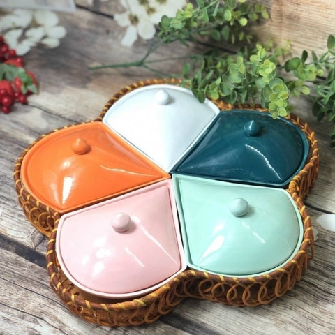 Porcelain candy box