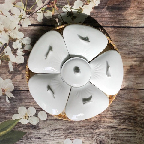 Porcelain candy box