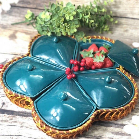 Porcelain candy box