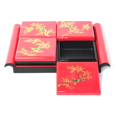 Lacquered candy box