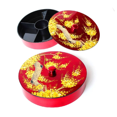 Lacquered candy box
