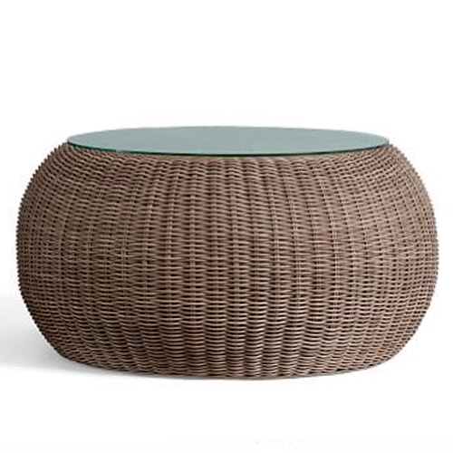 Poly rattan table
