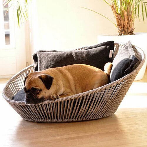 Poly rattan pet basket
