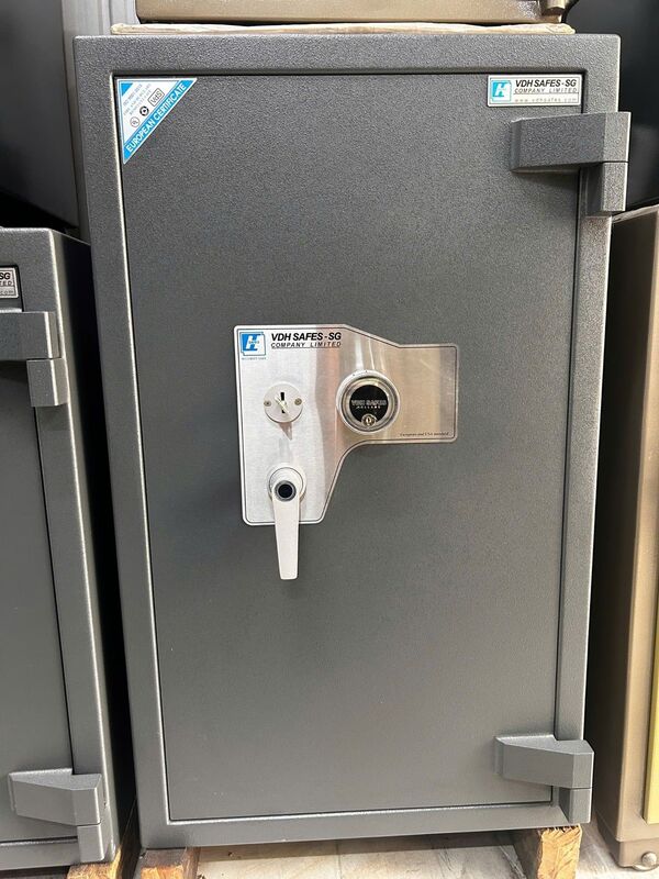 VDH S2-100C safe (385kg)