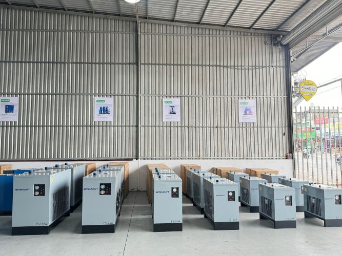 Refrigerated air dryer air cooled