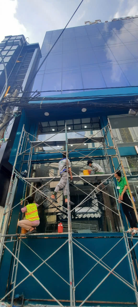Glass cleaning service
