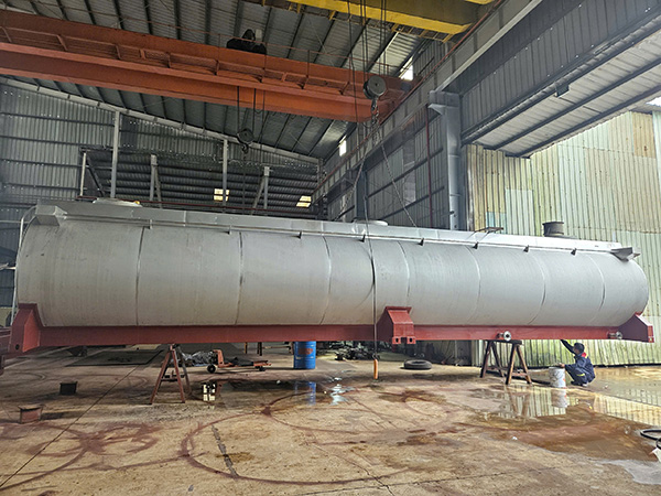 Storage tank