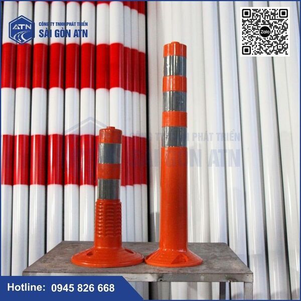Traffic delineator posts