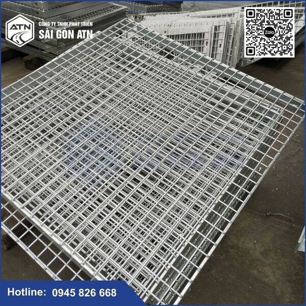 Barbed wire security fences