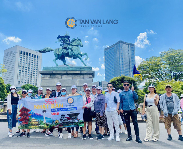 Tan Van Lang tour
