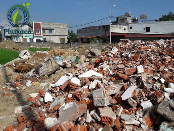 Collecting and processing construction waste