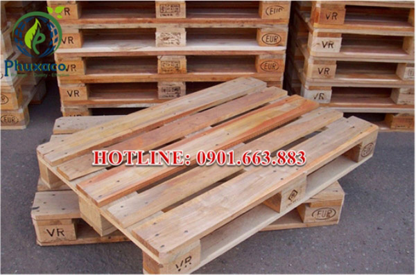 Wooden pallet scrap